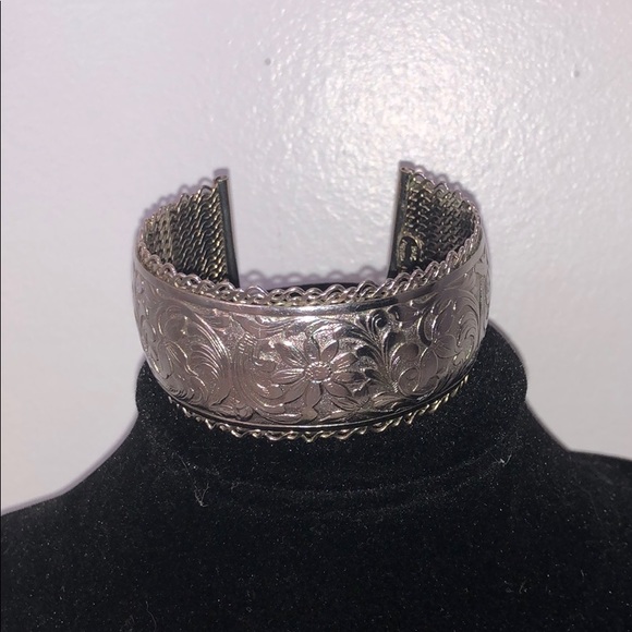 Jewelry - Silver Metal Floral Cuff